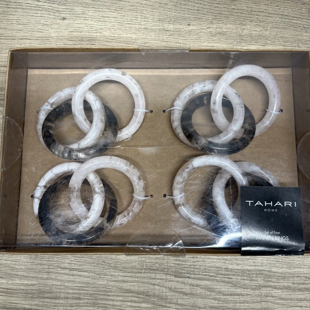 Tahari Home 4 Pack Interlocked 3 Ring Napkin Rings Tortoise Chain 100% Resin NIB
